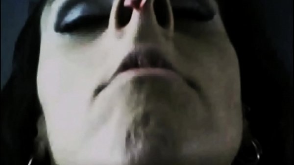 Slo-mo Raven Black noseplay