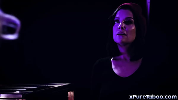 Unhappy wife cheating husband w tranny!