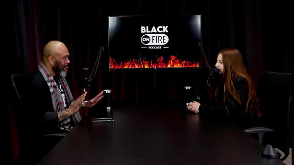 A dan&ccedil;a &eacute; expressar o que est&aacute; sentindo, existem um pouco de preconceito, canaliza as energias no sexo, a fam&iacute;lia ainda n&atilde;o sabe e gosta de diversidade pra transar - Cintia Lara (WATCH ON: SHEER/RED)