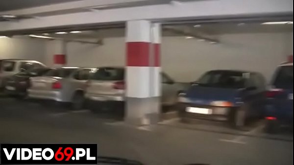 Darmowe filmy erotyczne - Galerianka robi gałę - występuje Iza [ Autosex ]