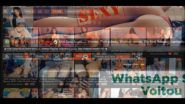 Hot gamer girl playing VR showing her big ass latina PS4