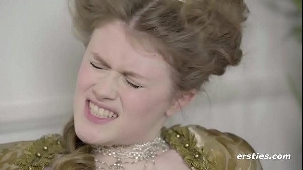 Queen Getting Serviced