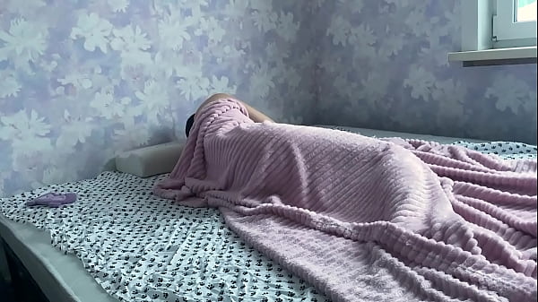 Stepdaughter sneaked into the stepfather's bed and had sex with him