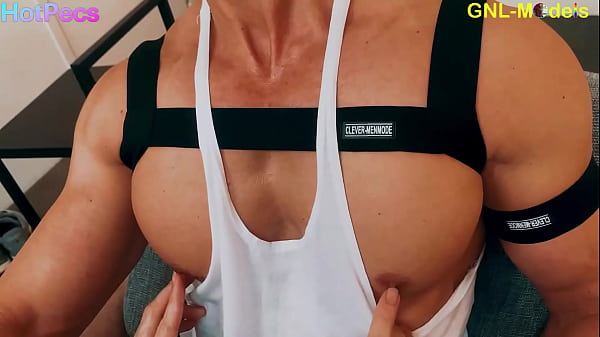 Muscle amateur guys gets pecs worship and nipple play 