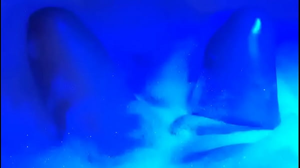 Casada gozando na banheira  