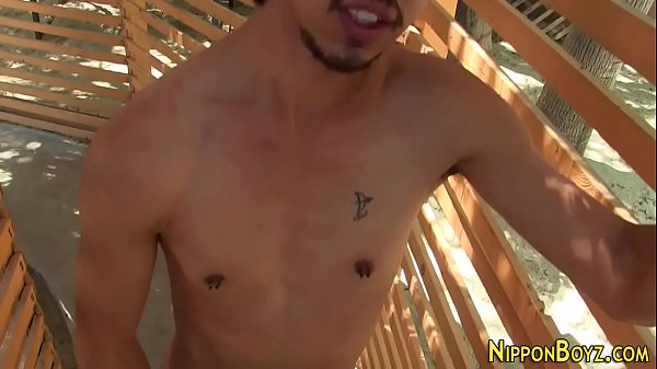 Asian hunk solo tugging