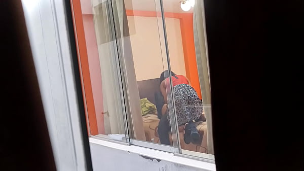 viaje de promoci&oacute;n profesora colombiana follando olvida cerrar la ventana