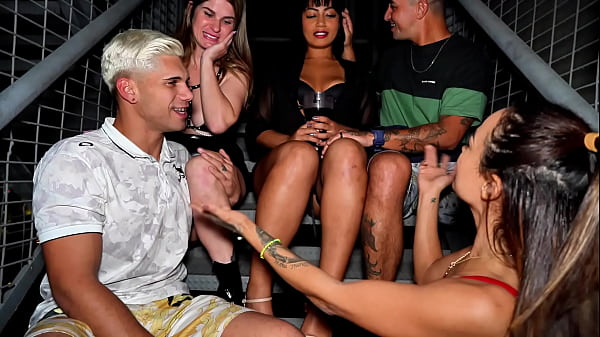 Suruba das meninas - tres amigas gostosas fazendo uma suruba bem gostosa.