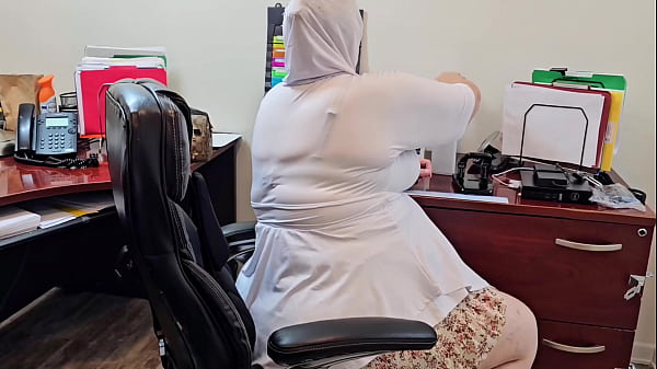 I can&rsquo;t believe I let the customer filled my mouth with his cum