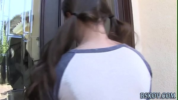 Teen babe gets eaten out