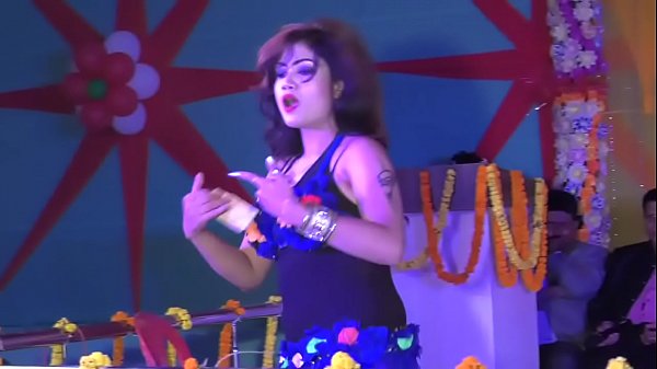 सेक्सी डांसर सुरुचि का हॉट परफॉर्मेंस