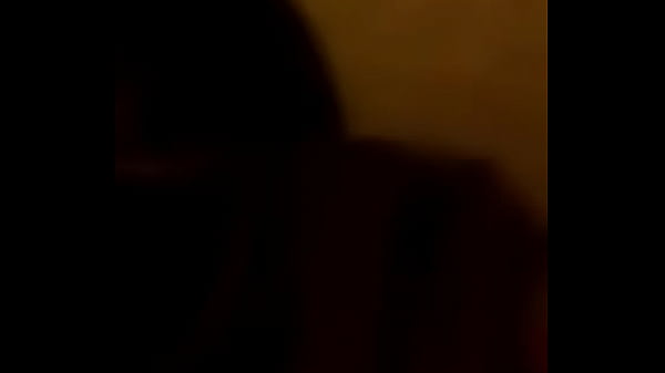 Con mi novia gozando en su pieza mientras que mi suegra toma mates en la cosina