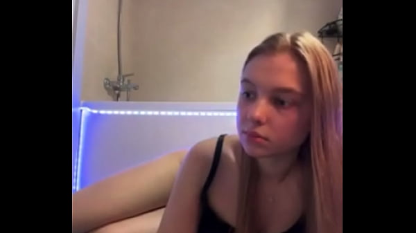 Blonde amateur wanna fucking in the shower