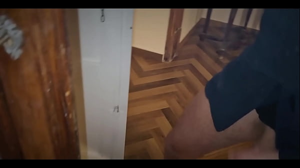 ARRIVO A CASA E TROVO LA MATRIGNA IN DOCCIA | MI SEGO E SBORRO MENTRE SI DOCCIA - ENORME CAZZO E SBORRATA PAZZESCA