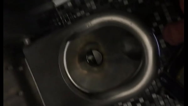 pisse sur une aire de repos