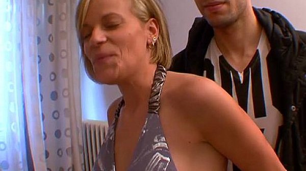 French Mature aime bien changer souvent de mecs !