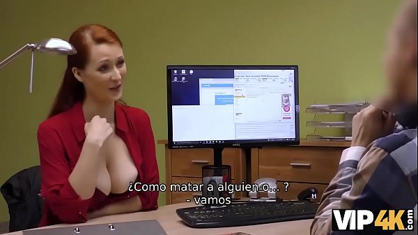 VIP4K. La pelirroja Isabella Lui con enormes sirenas tiene sexo por dinero en efectivo con un agente de pr&eacute;stamos 