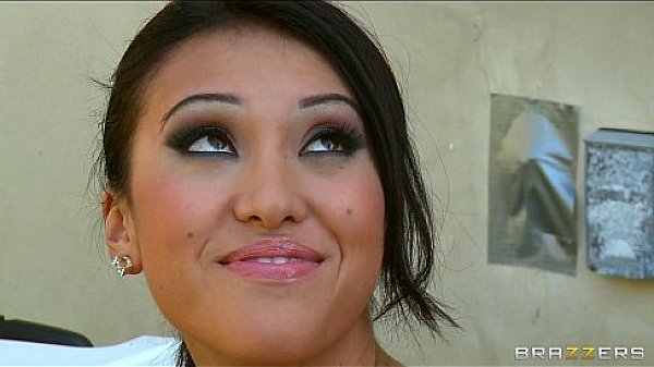 Natural Asian babe Jayden Lee rides her man's big-dick