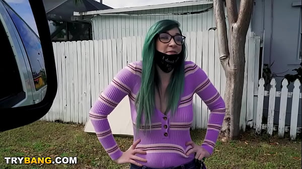 Cute Waitress With Glasses, Savannah Siren Gets A Huge Dick As A Tip On The Bangbus