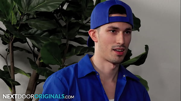 Mover Kane Fox Packs His Dick Into Jocks 