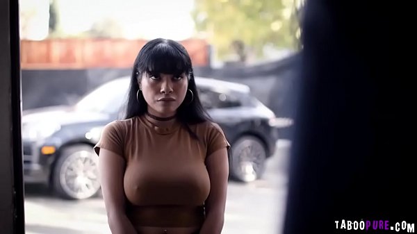 New maid Aryana serve Stirling's cock