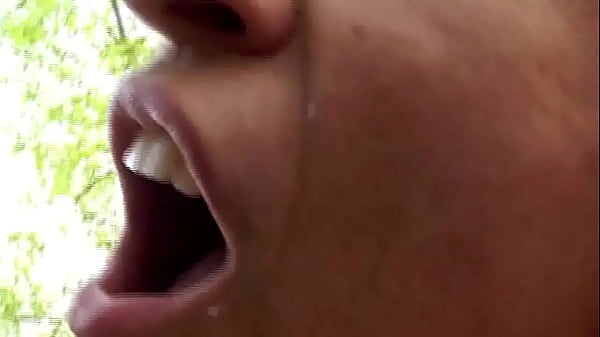 Mia moglie &egrave; una gran puttana, le piace scopare con tutti gli uomini 