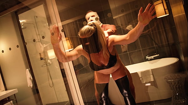 Anonymous Tinder Date - Rough MILF Fuck With Masks And Thick PAWG Pussy