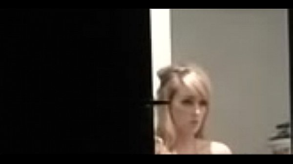 Camara oculta cambi&aacute;ndose