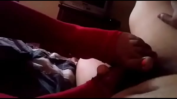 Travesti tapatia la jala con las patas 