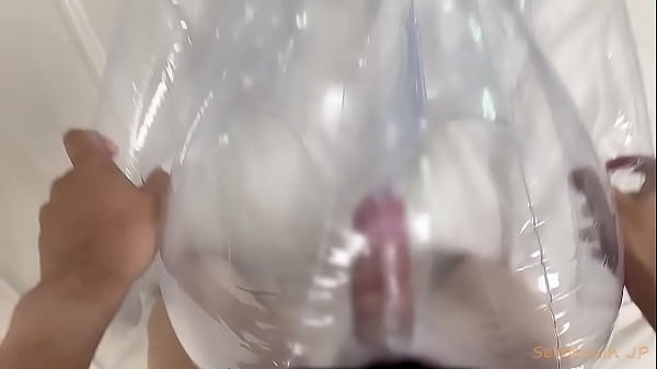 [Subjective Insertion] Insertion where you can see the cock sticking out, handsome working man poking deep into the pussy.