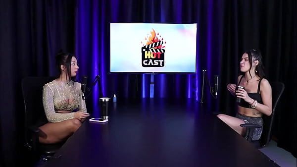 O f&iacute;sico n&atilde;o importa, prefere um homem intelig&ecirc;nte, e se transar com um ruim, ela goza batendo siririca, e com squirt... - Debora Andrade (SHEER/RED)