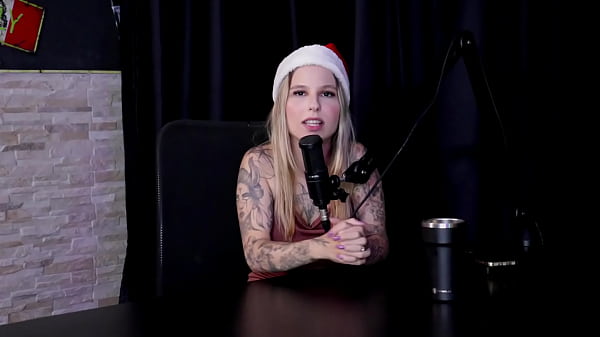 Gostosa se masturba e leva pau no cu at&eacute; ser gozada ap&oacute;s falar que os famosos que pegaria do Brasil e Hollywood, tem que ter um lubrificante pra transar, e prefere sua bunda - Baby Fire