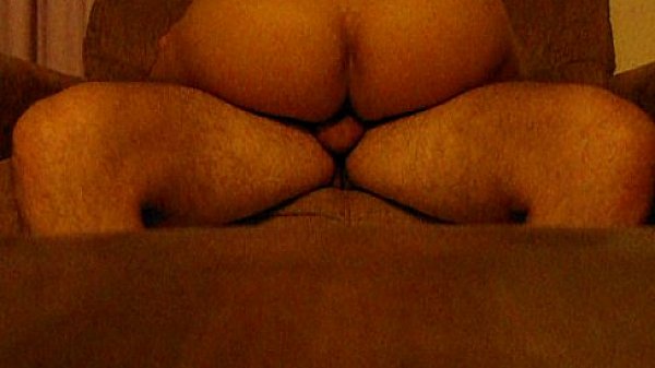 Morena rabuda e gostosa cavalgando no meu pau at&eacute; eu gozar na bucetinha 