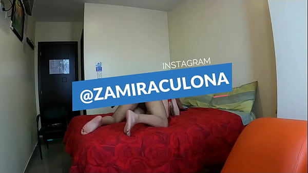 Hijastro es el chulo de su madrastra y le saca fotograf&iacute;as para prostituirla