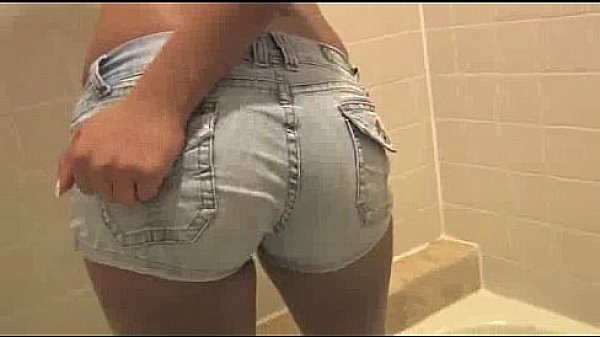 angel cummings farting in a bathroom