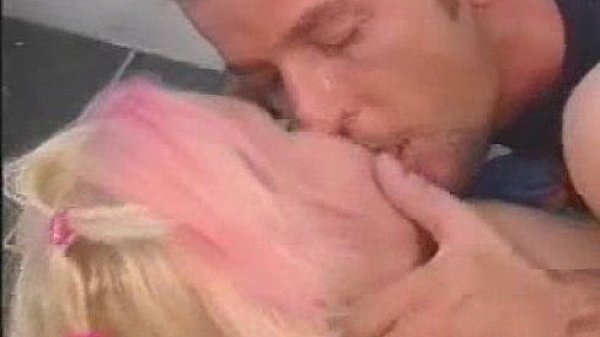 Rubia Jovencita,No Se El Nombre Pero Es Un Video Retro De Los 90