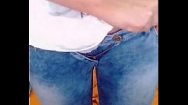 Camgirl fingers pussy on webcam