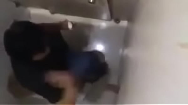 Hombre cagando no me quiso mamar el guevo  