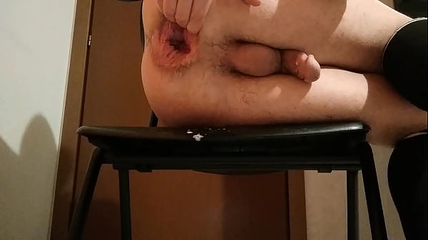 Oh oh this huge ball make my ass bigger, look my hole on this video!  