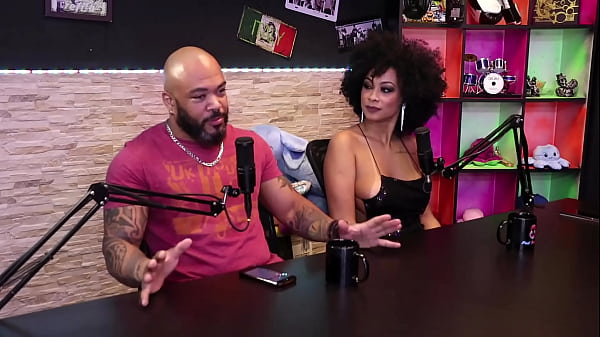 Foi convidada pra sair com um f&atilde;, faz surubas com dois namorados e vivem se chupando - Bruna Carlos (SHEER/RED)