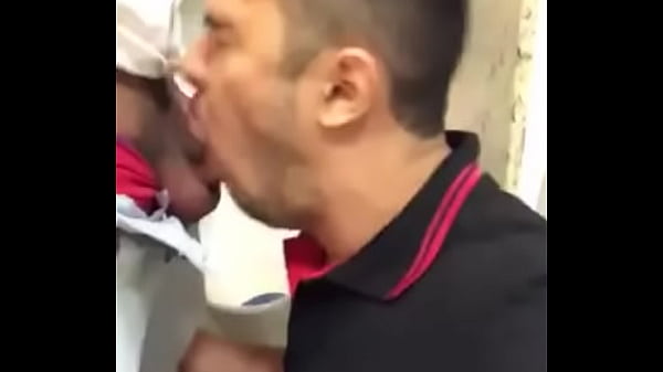 boquete em macho na rodovi&aacute;ria 