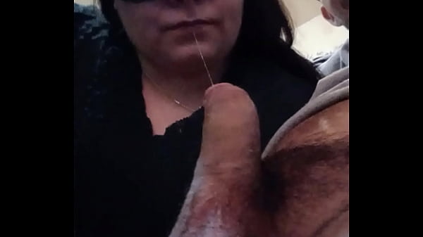 Chupetona mamando babsosa con mascara