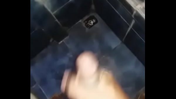 Coroa de fortaleza gozando 