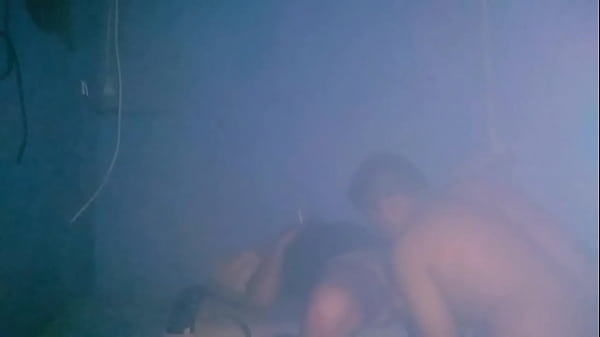 Enfiestada cojiendo entre nubes  de humo