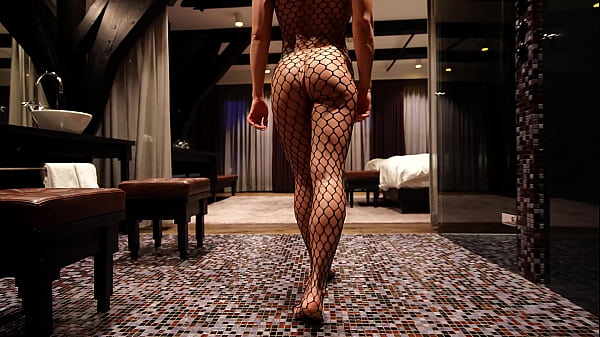 Gorgeous Step Mom Seduces Her Lustful Step Son By Using Her Tight Mouth