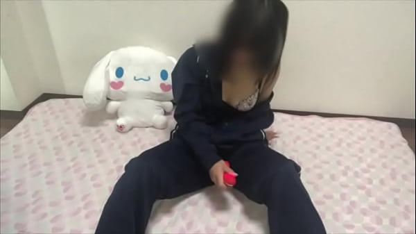 【マネージャーのオナニー】サッカー部のマネージャーしてたら男子の汗だくのちんちん舐めたくなる、、