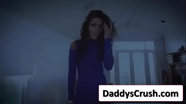 Brunette gorgeous teen like to do blowjob