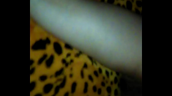 Moviendo el culo preparando para el anal!