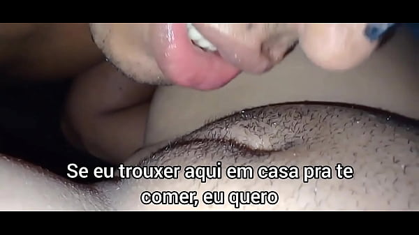 Limpando buceta suja de porra