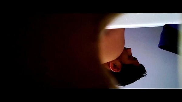 Espiando a mi t&iacute;o en el ba&ntilde;o 